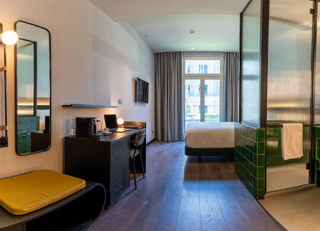FAMILY ROOM CLASSIC Room, Chic & Basic Gravity, Porto