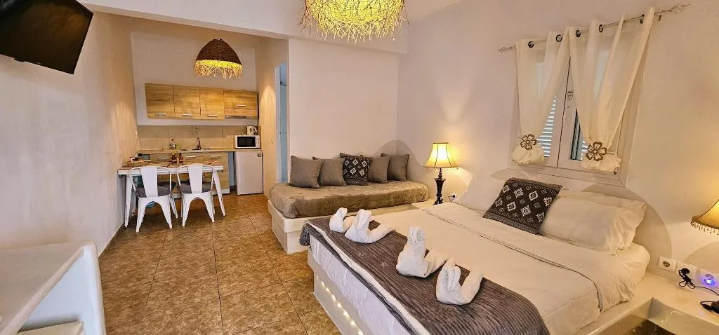 Room, Pleasure Beachside Studios, Santorini
