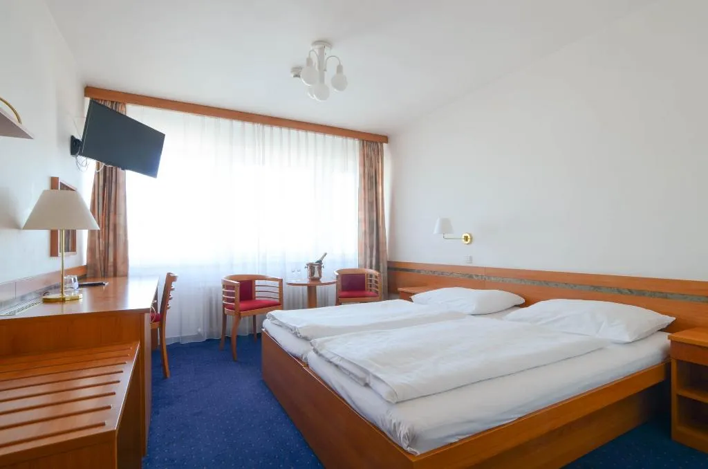 TRIPLE STANDARD Room, ILF Hotel Prague, Prague