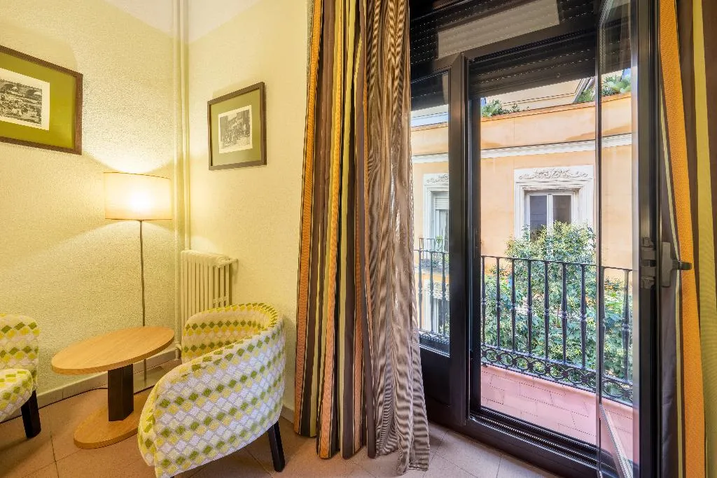 TRIPLE STANDARD Room, Ballesta, Madrid