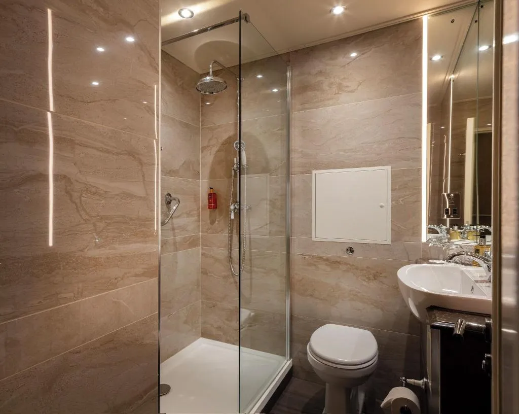 QUADRUPLE DELUXE Room, Cassidys, Dublin