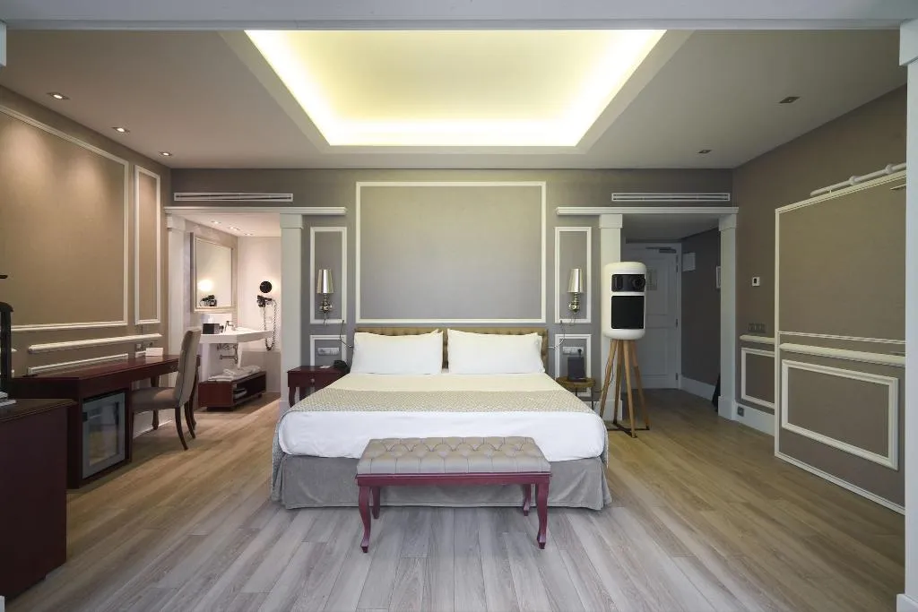 JUNIOR SUITE KING SIZE BED Room, Catalonia Passeig de Gracia, Barcelona
