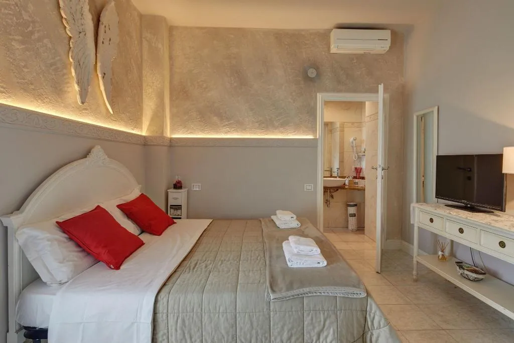 Room, B&B Leone X, Florence