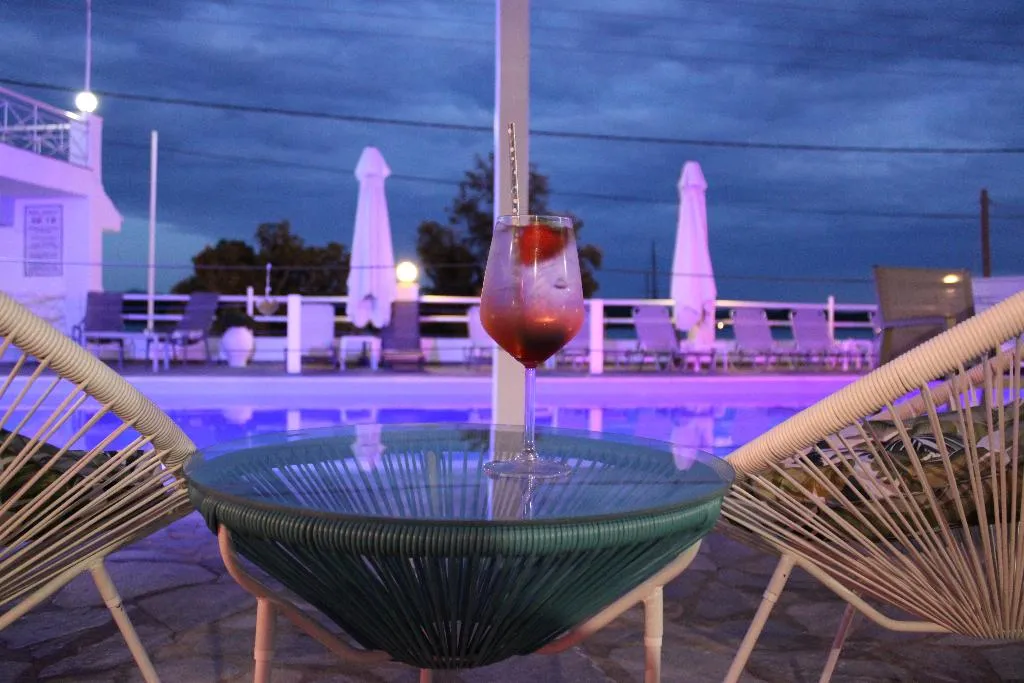 Pool, Tropicana Inn, Athens