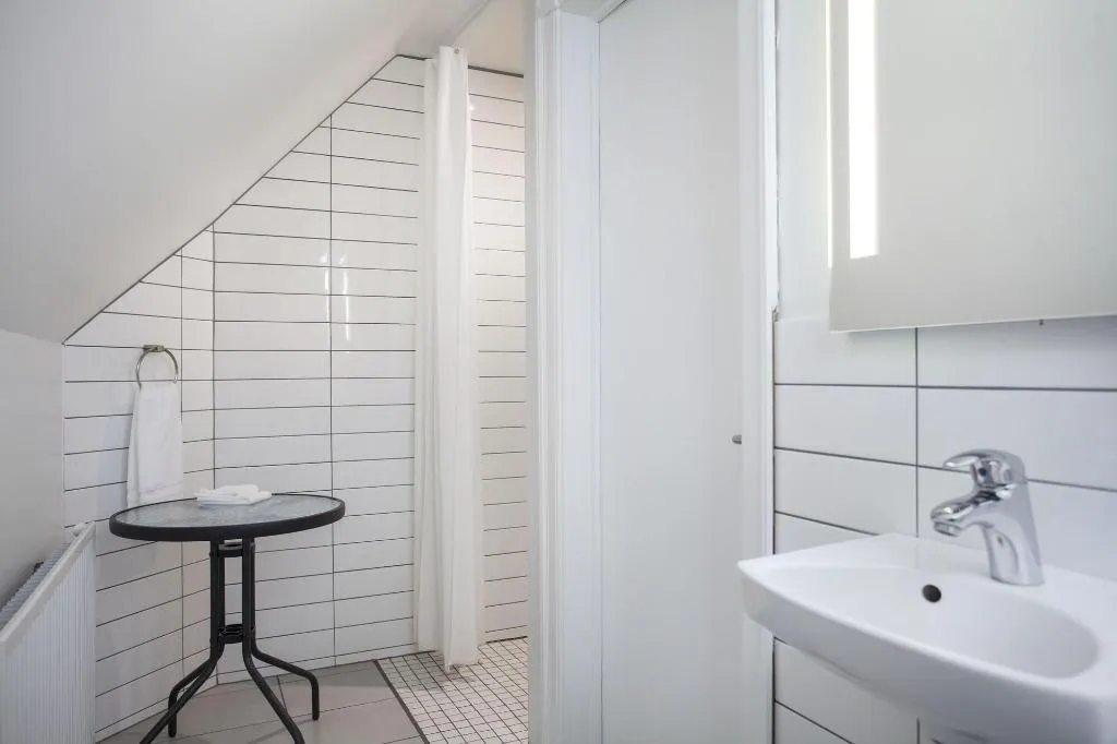 Room, Hilda, Reykjavik