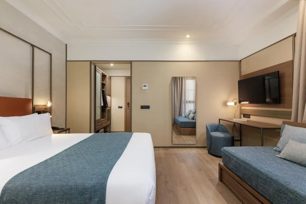 TRIPLE STANDARD Room, Hotel Medinaceli 4*S, Barcelona
