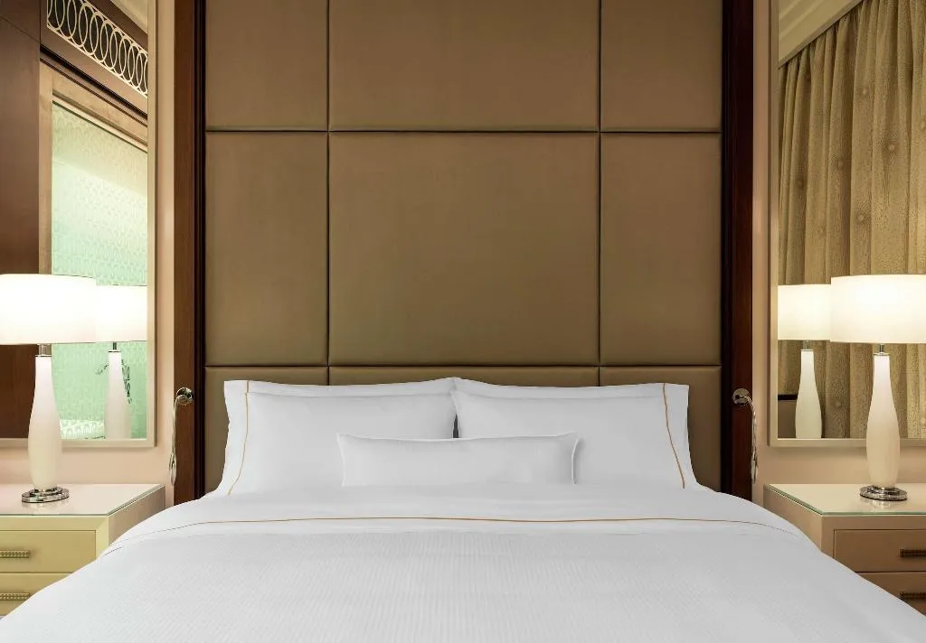 DOUBLE CLUB DELUXE Room, Hilton Dubai Al Habtoor City, Dubai