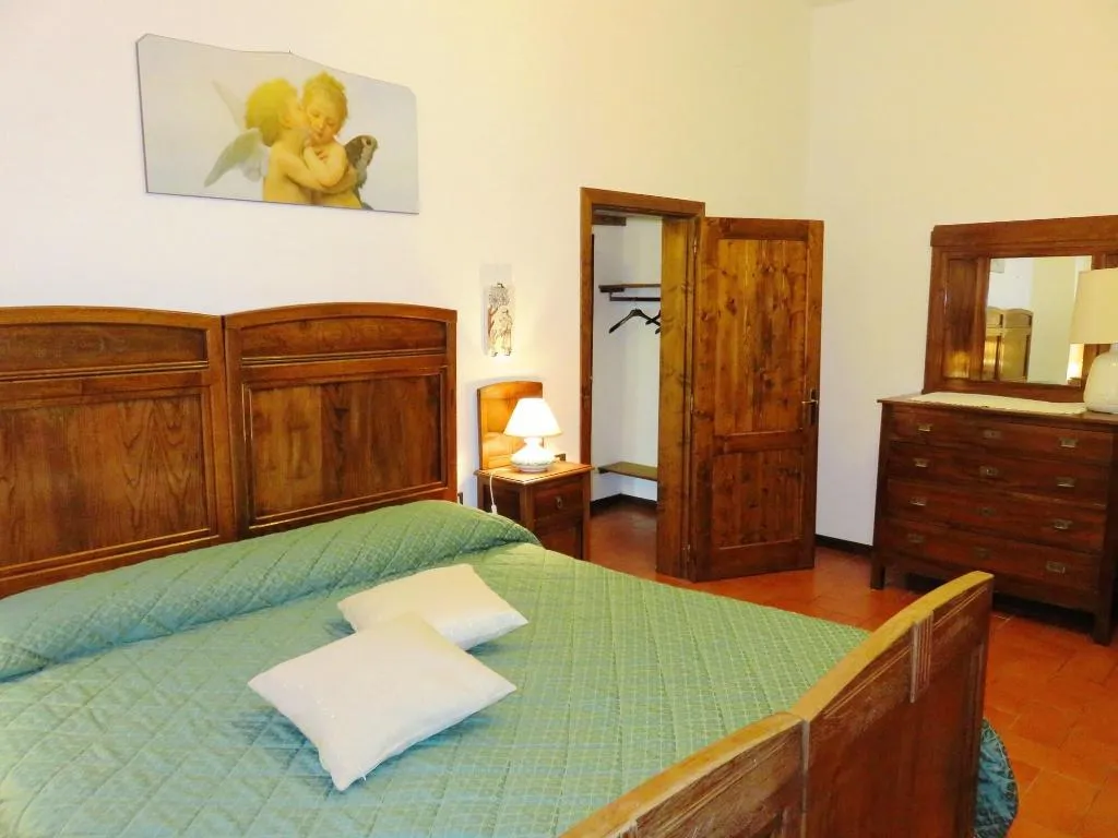 Room, Castello Cortevecchio, Umbria