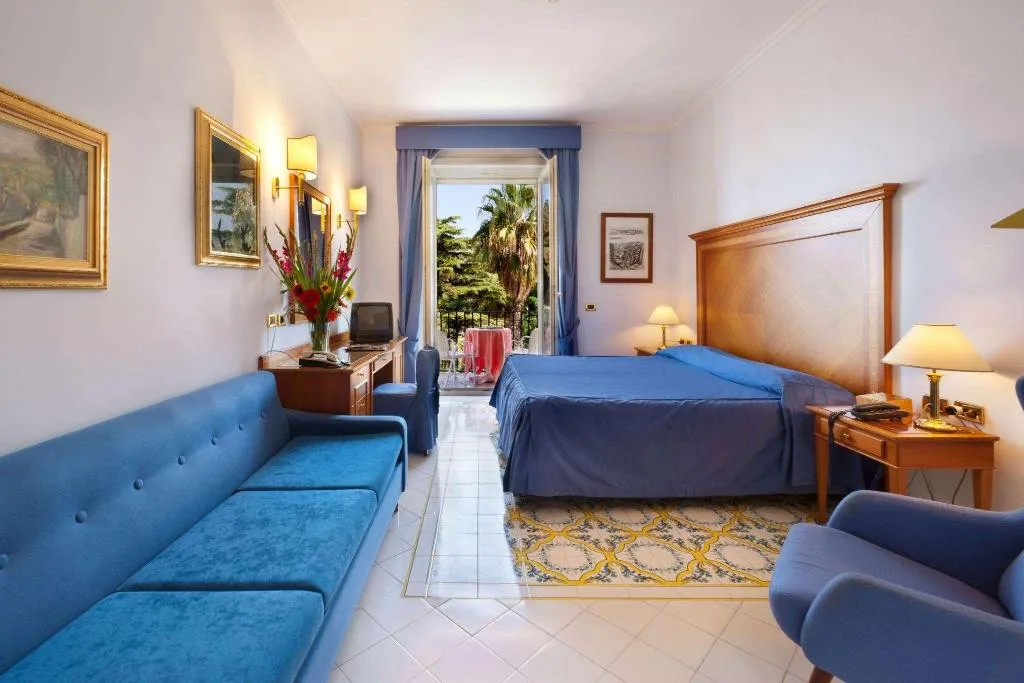Room, Continental, Naples
