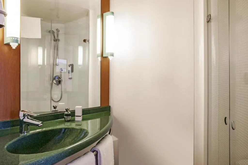 DOUBLE STANDARD Room, Ibis Barcelona Molins De Rei, Barcelona