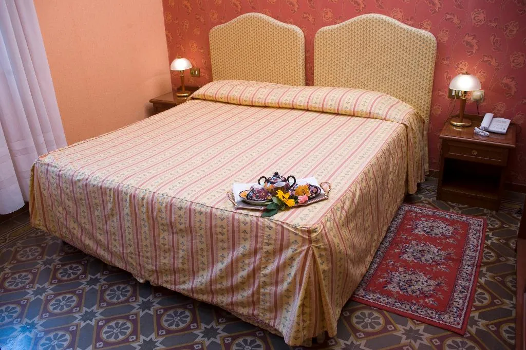 Room, Hotel Beatrice, Florence