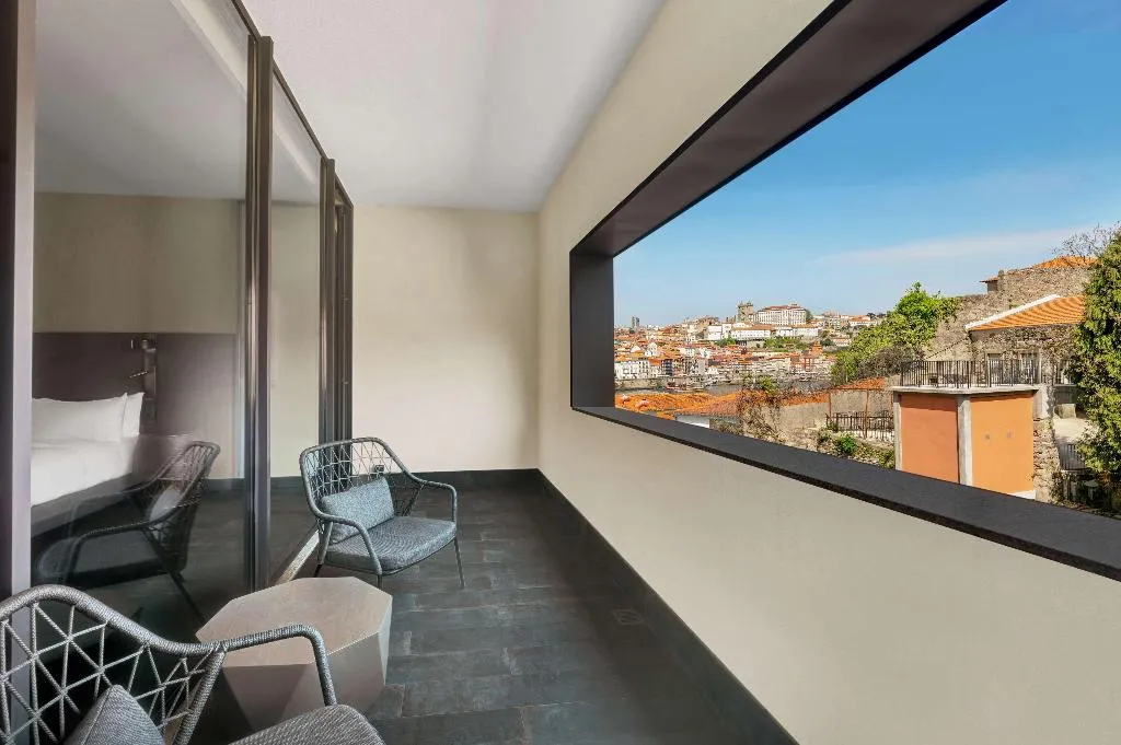 DOUBLE DELUXE WITH BALCONY Room, Hilton Porto Gaia, Porto
