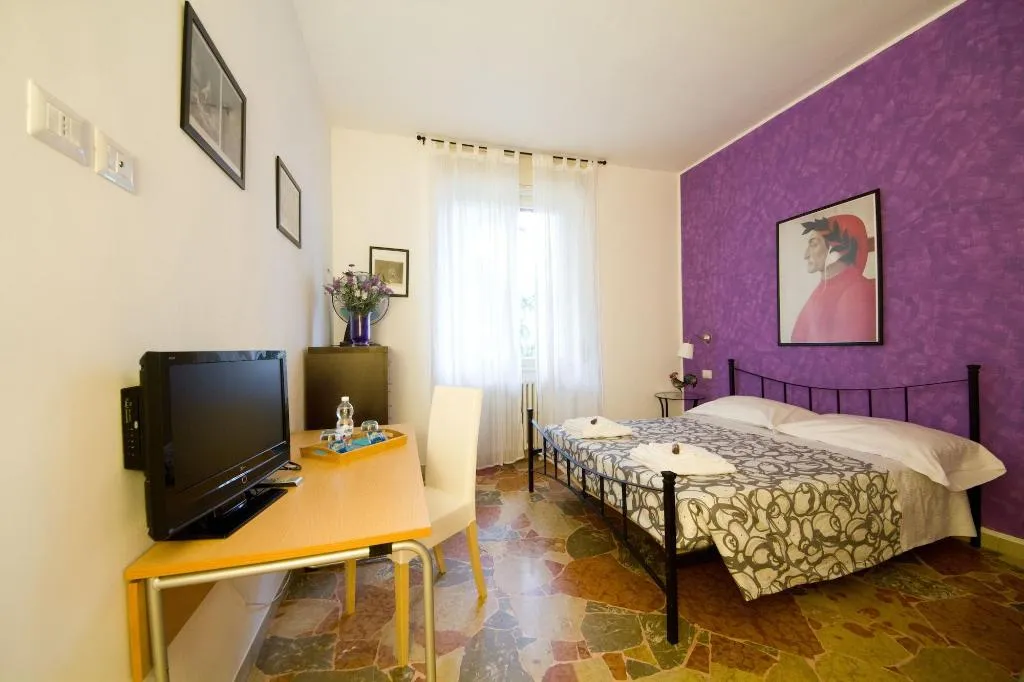 Room, Luci A San Siro, Milan