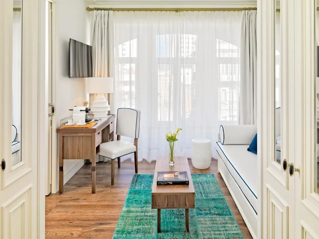 SUITE STANDARD Room, H10 Duque De Loule, Lisbon
