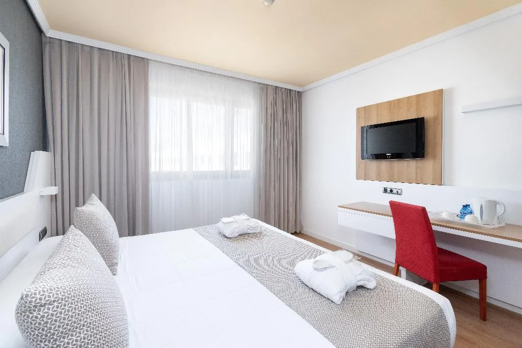 Double or Twin SUPERIOR Room, Alexandre Frontair Congress, Barcelona