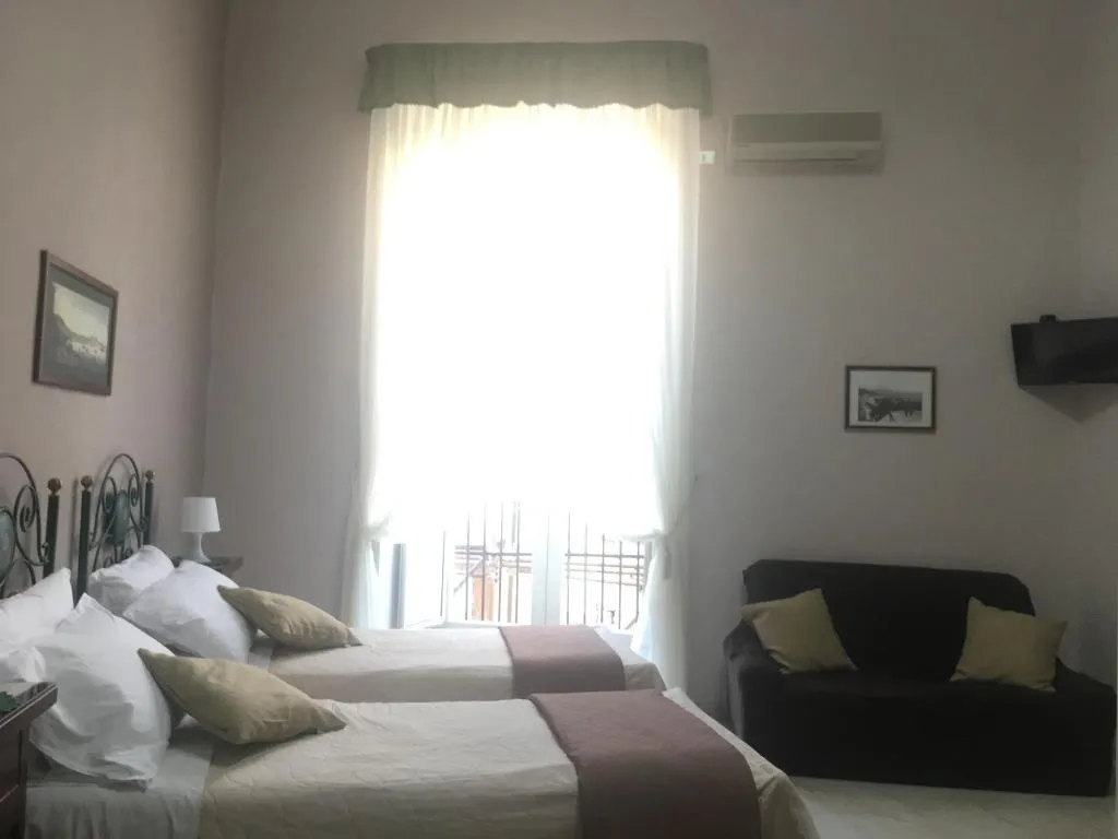Room, Soggiorno Paradiso Due, Naples