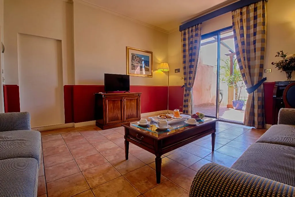 FAMILY ROOM STANDARD Room, Hotel Capo dei Greci, Catania