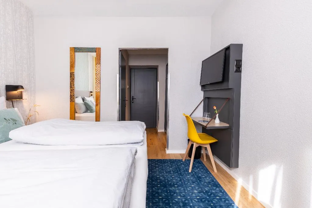 DOUBLE QUEEN SIZE BED Room, Garner Hotel Vienna, by IHG, Vienna