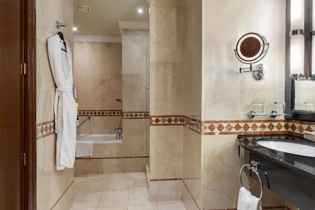 DOUBLE CLUB PREMIUM Room, InterContinental Madrid, Madrid