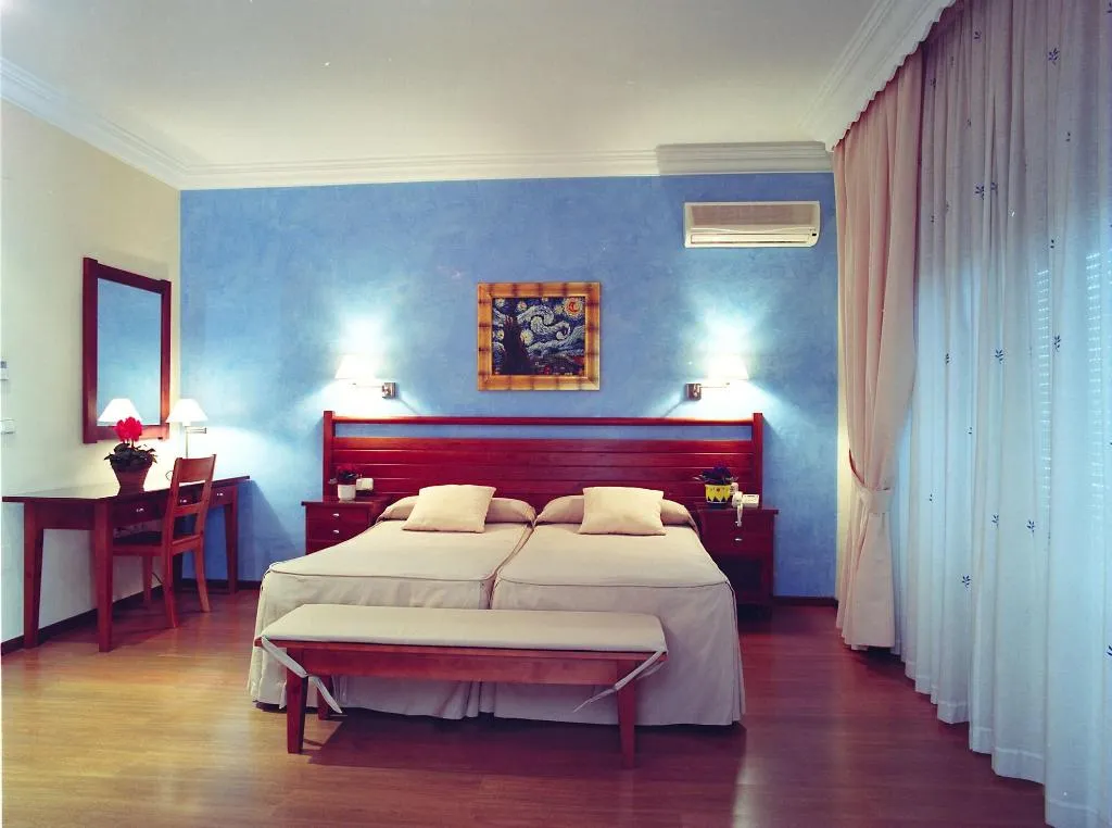 Room, California, Costa Del Sol