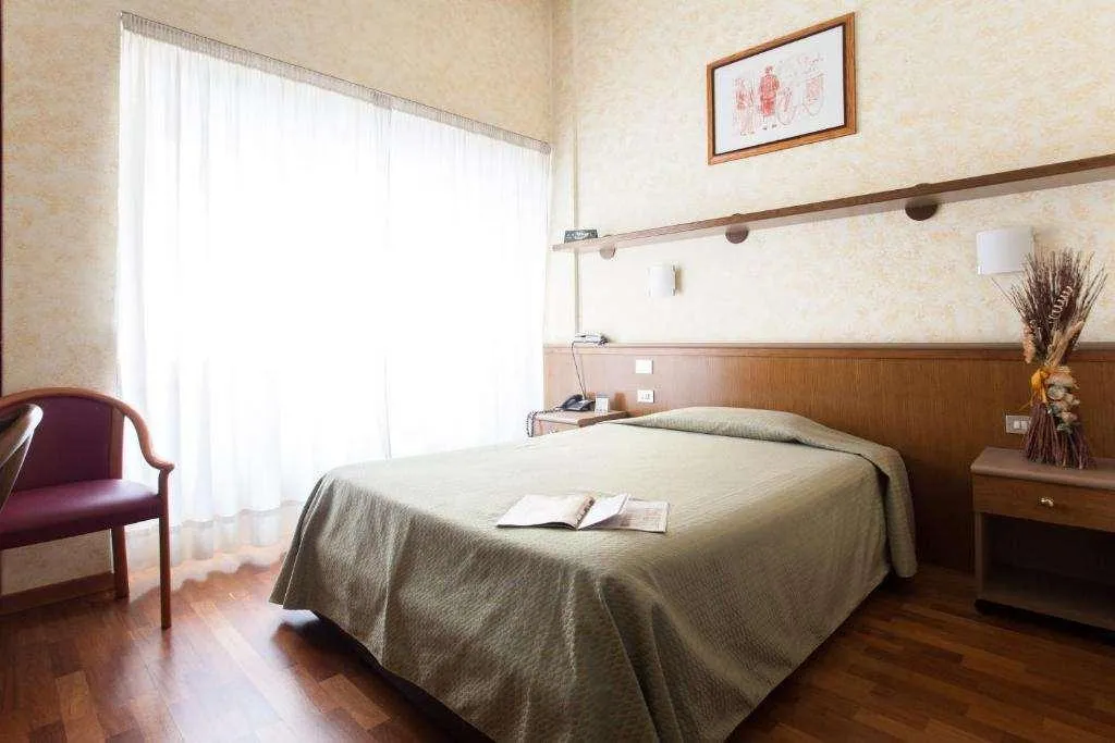 Room, Residence Desenzano, Milan