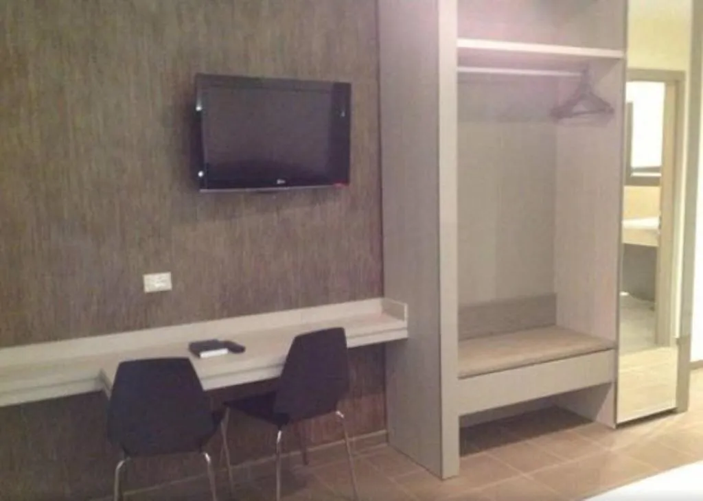 Room, California, Rome