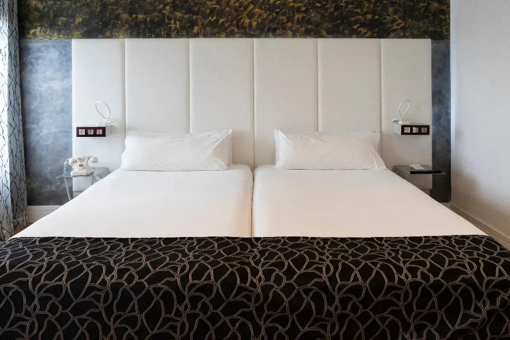 DOUBLE PARK VIEW Room, Petit Palace Savoy Alfonso XII, Madrid