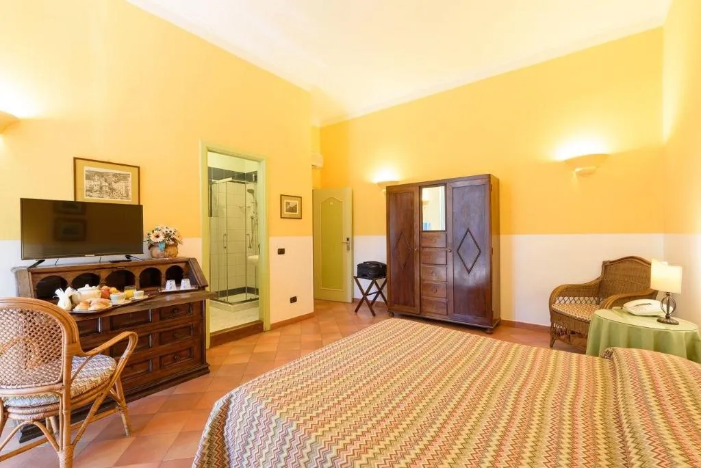 Room, Mergellina, Naples