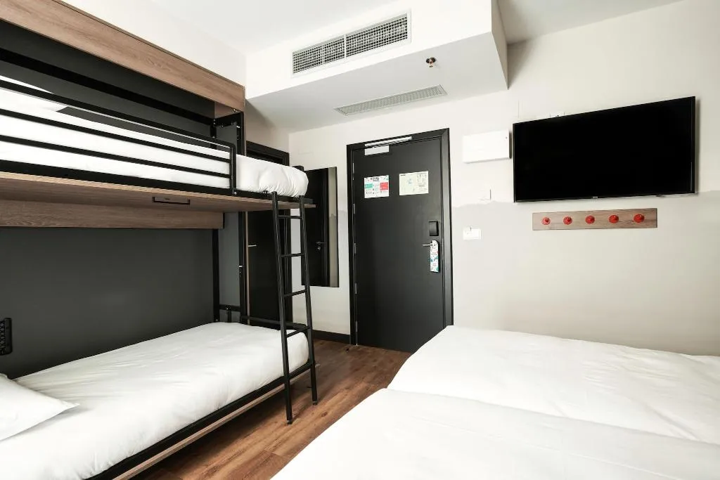 FAMILY ROOM TWO BEDS Room, Generator Madrid, Madrid