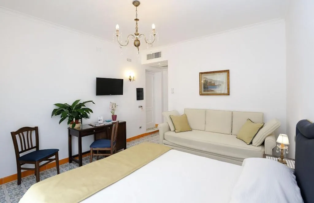 Room, Residenza Luce, Naples