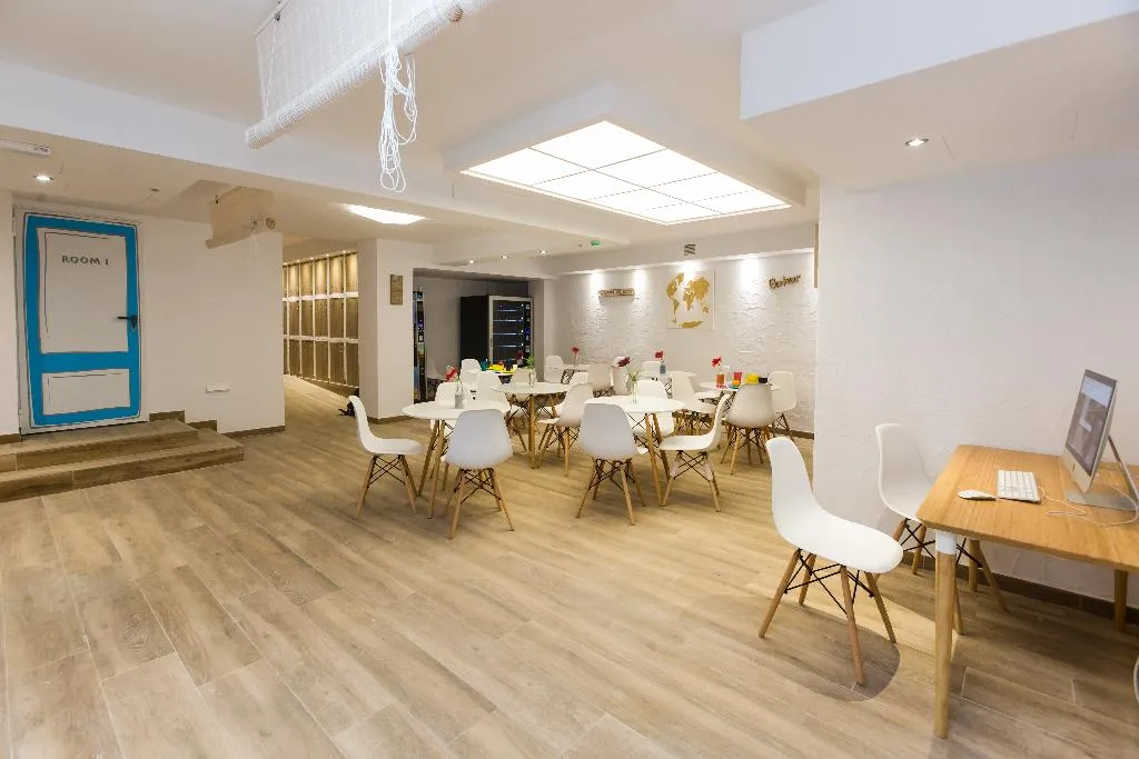 Restaurant, Y Hostel - Albergue Juvenil, Majorca