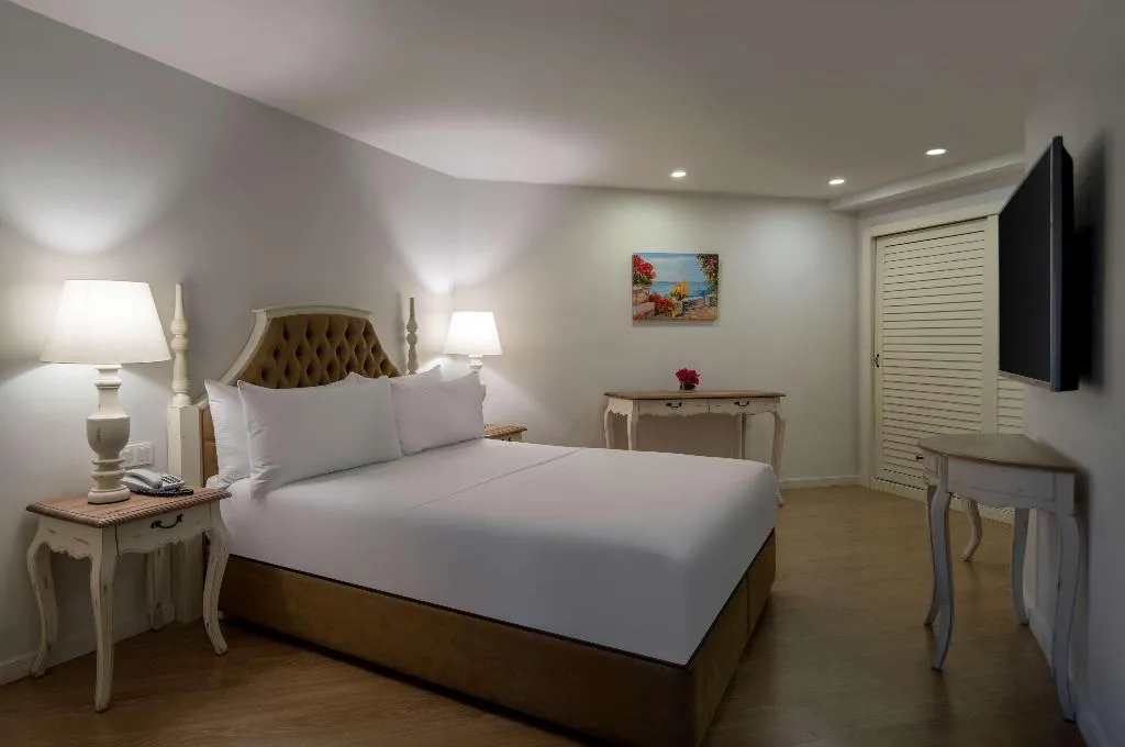 JUNIOR SUITE KING SIZE BED Room, DoubleTree by Hilton Bodrum Marina Vista, Bodrum