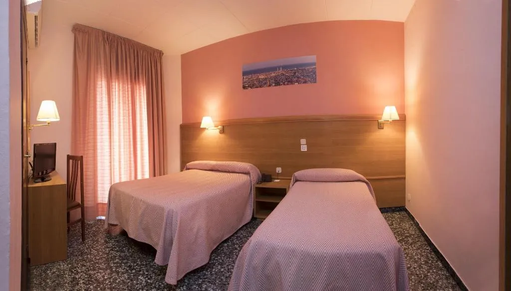Room, Cuatro Naciones, Barcelona