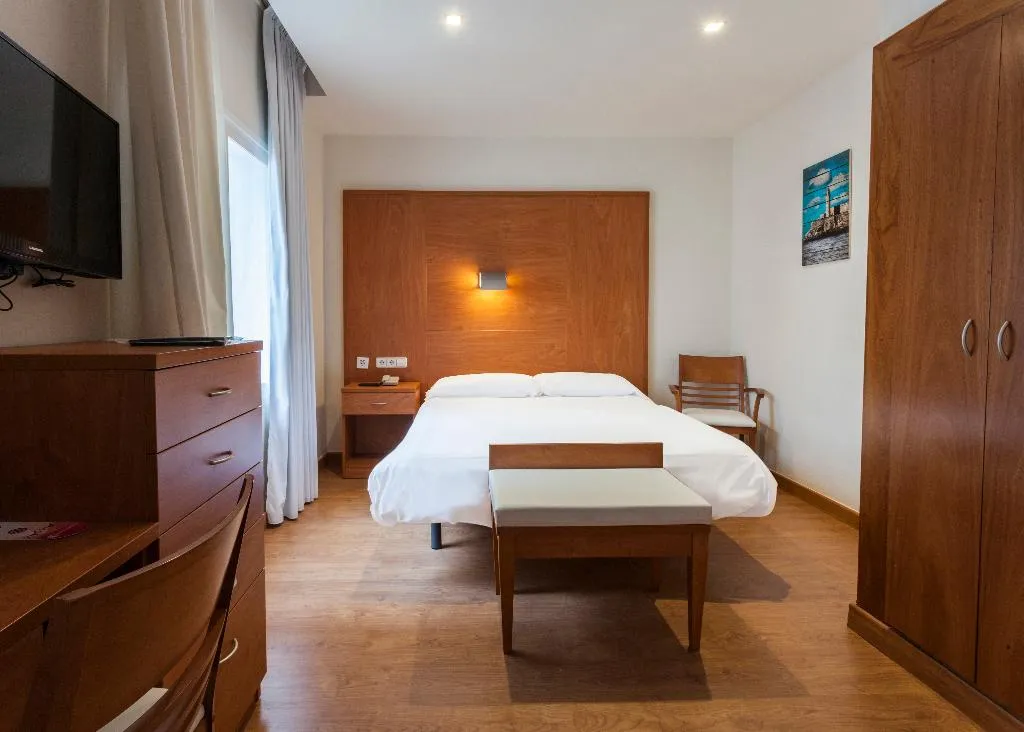 TRIPLE STANDARD Room, Hotel Blanes Horitzó by Pierre & Vacances, Costa Brava