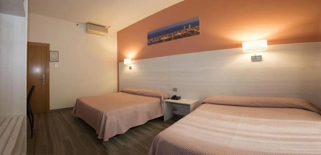 Room, Cuatro Naciones, Barcelona
