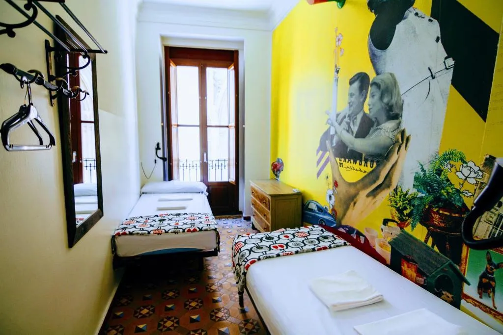 TWIN WITH SHARED BATHROOM Room, Home Youth Hostel, Valencia