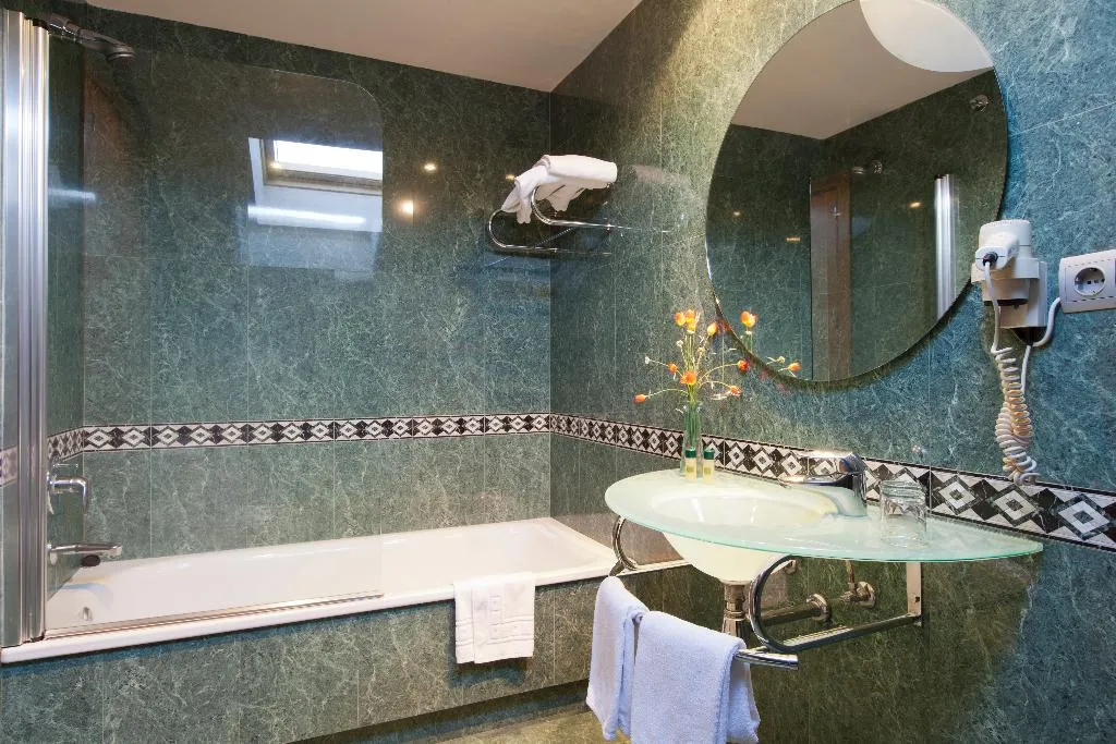 DOUBLE SUPERIOR Room, Galaico, Madrid