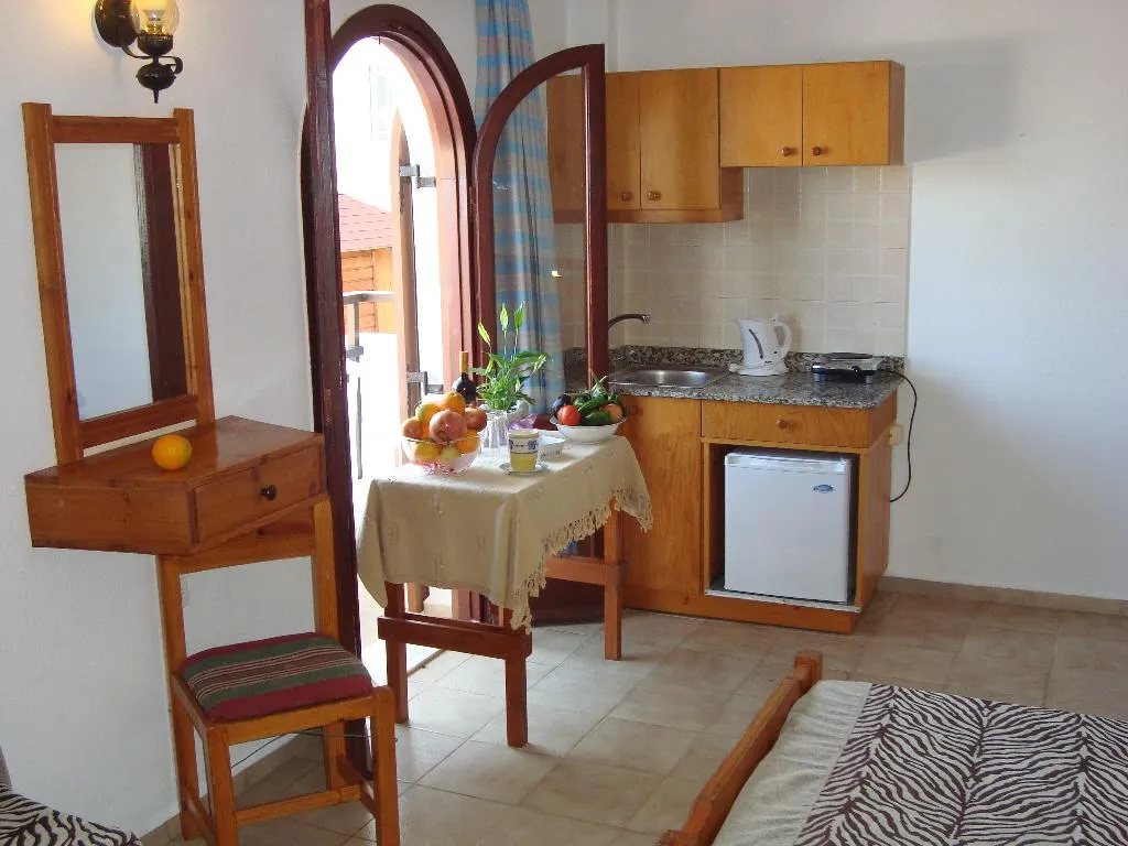 TRIPLE STANDARD Room, Arkadi Apartments, Crete