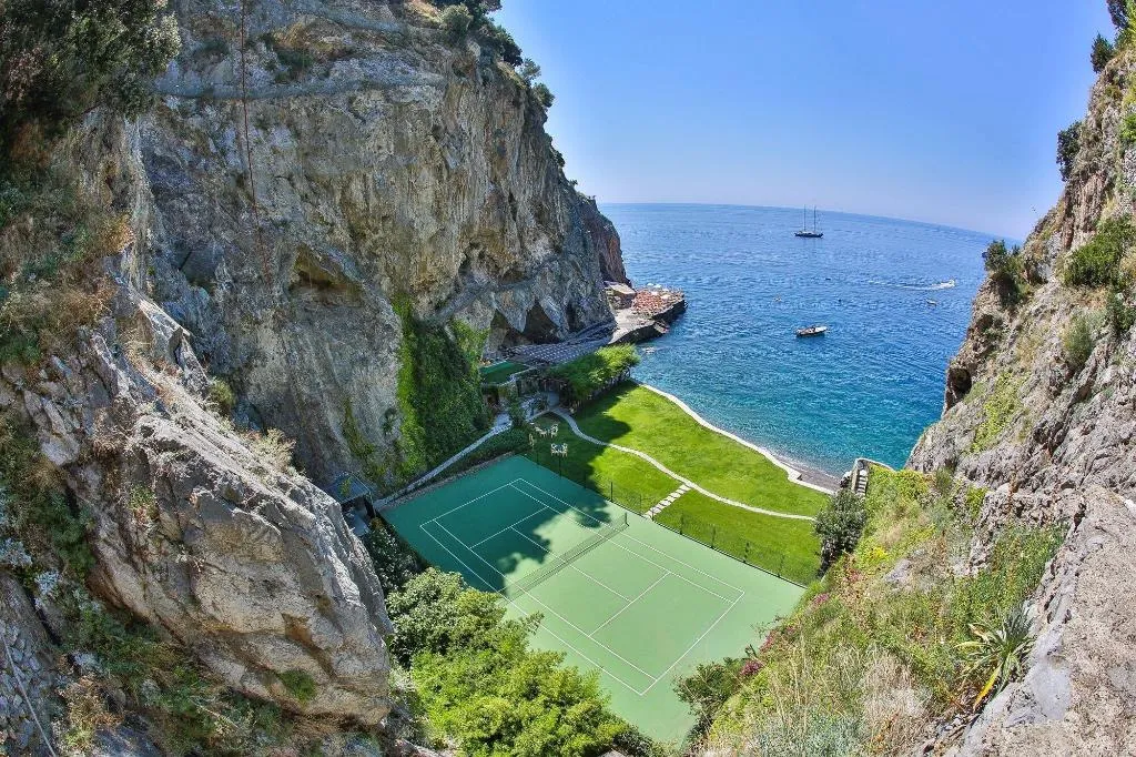 Sports and Entertainment, Il San Pietro, Naples