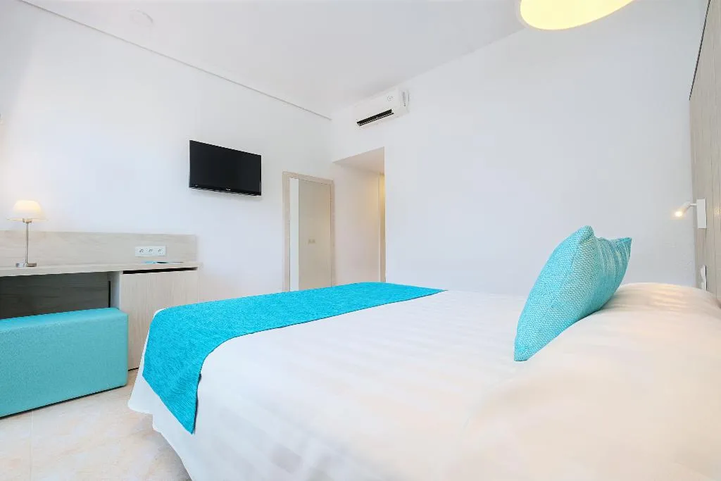 SINGLE PREMIUM Room, AzuLine Hotel Bergantin, Ibiza