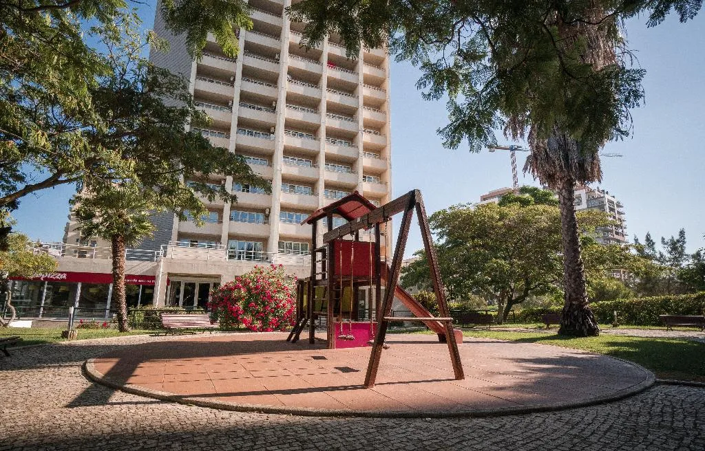 Sports and Entertainment, Jardins da Rocha, Algarve