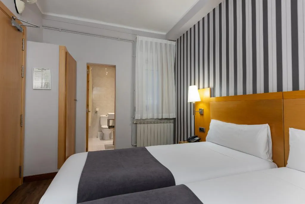 DOUBLE STANDARD Room, Lyon, Barcelona