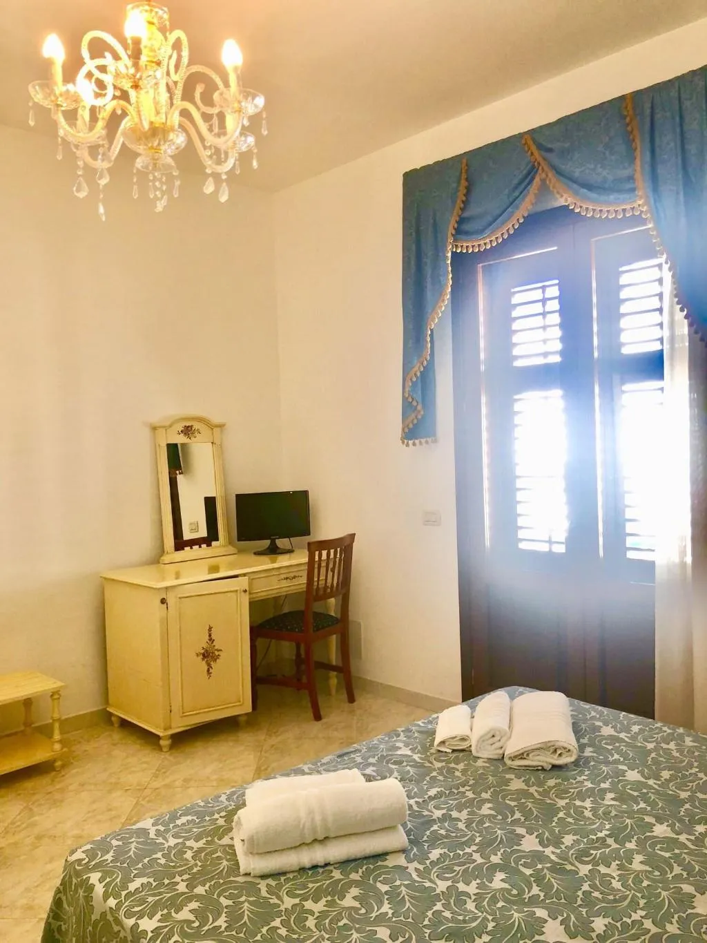 Room, Araba Fenice Hotel, Palermo