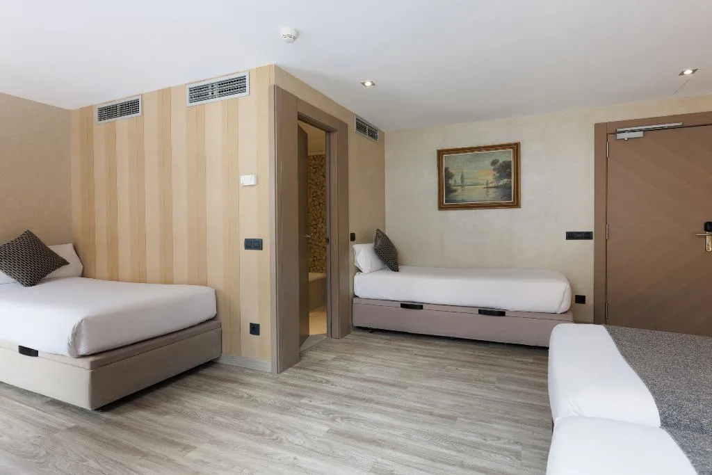 QUADRUPLE STANDARD Room, Suizo, Barcelona