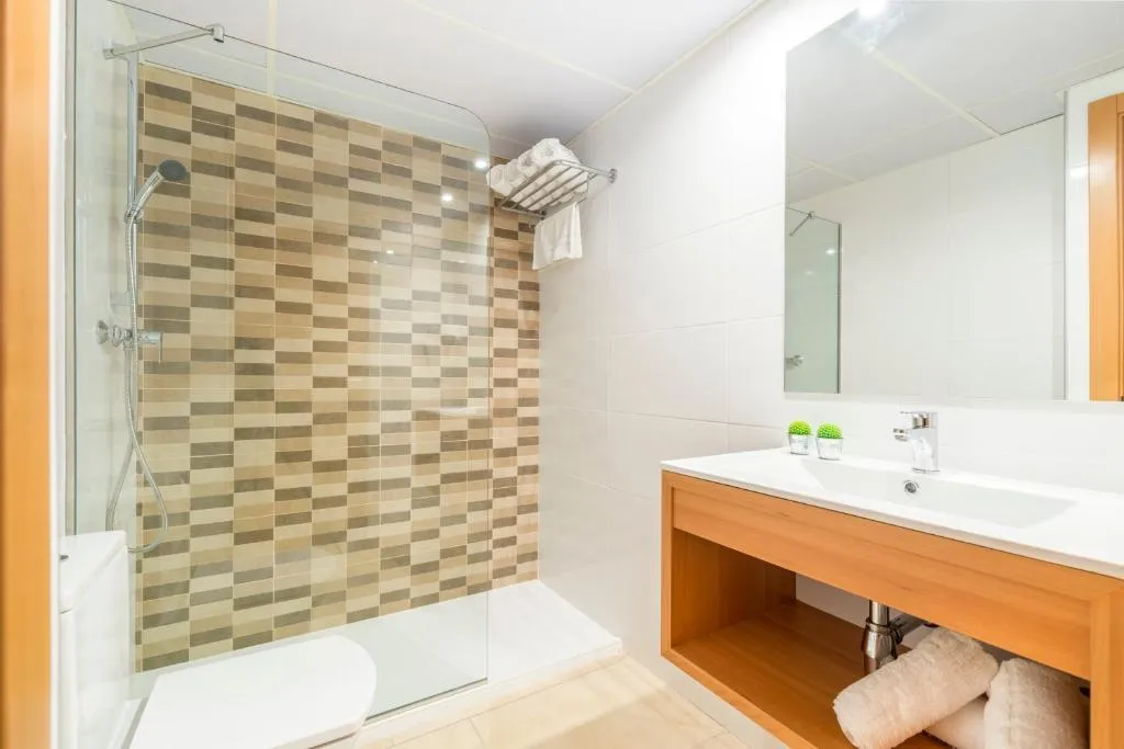 APARTMENT CAPACITY 8 THREE BEDROOMS Room, Apartaments Condado, Costa Brava