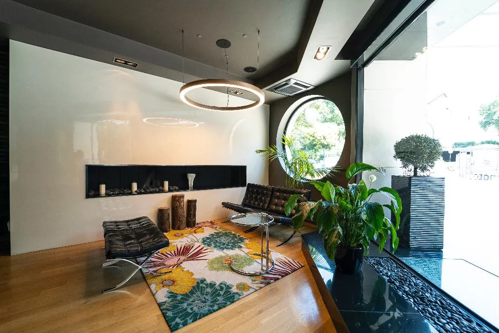 Lobby, Modus, Varna