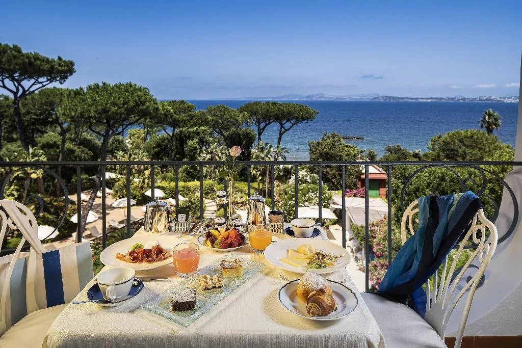 Room, Excelsior Belvedere Hotel & Spa, Naples