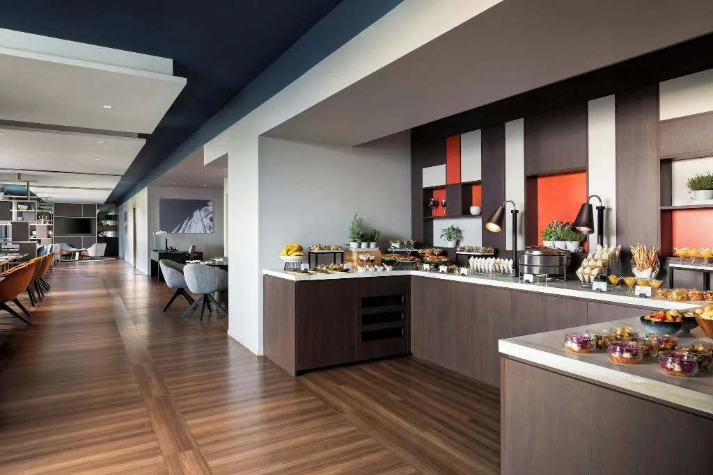 DOUBLE EXECUTIVE KING BED Room, Sheraton Milan San Siro, Milan