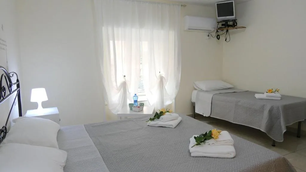 Room, B&B Dimora Cirillo, Naples