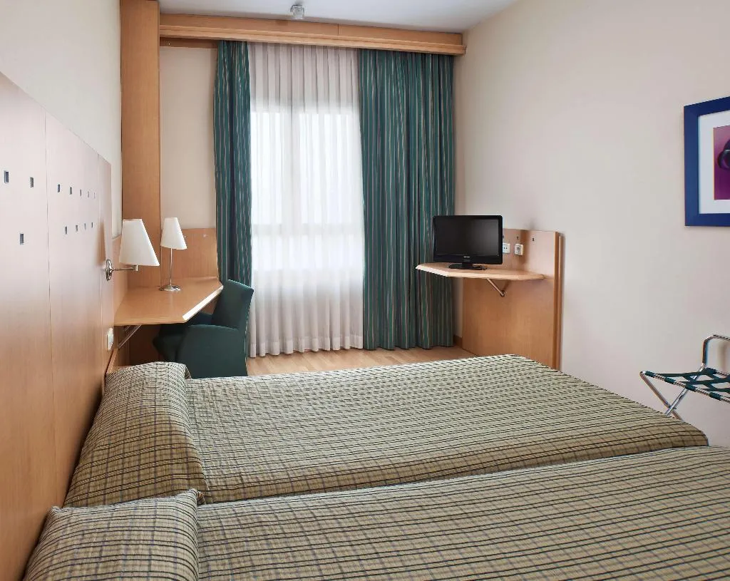 DOUBLE STANDARD Room, Crisol Leganés, Madrid